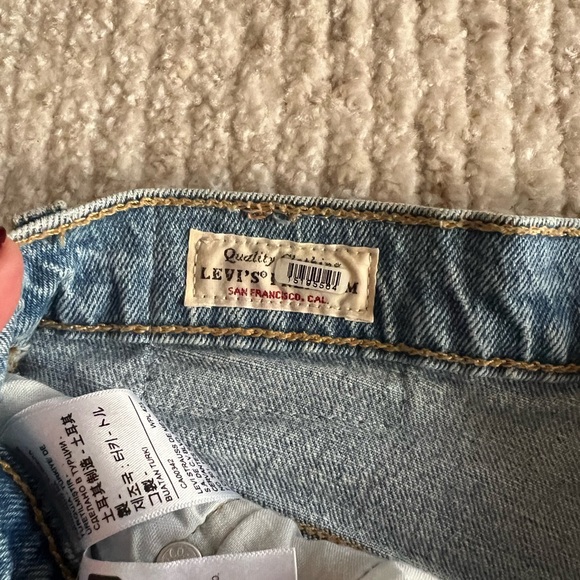 Levi’s Denim Shorts - Picture 2 of 3